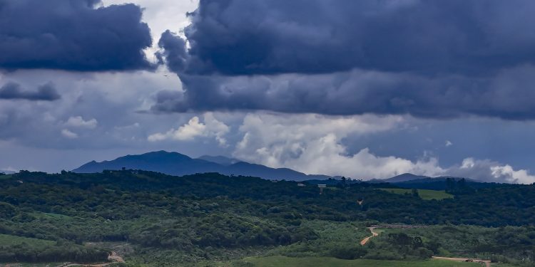 Ciclone extratropical não atinge o Paraná, mas trará chuva neste fim de semana, prevê Simepar