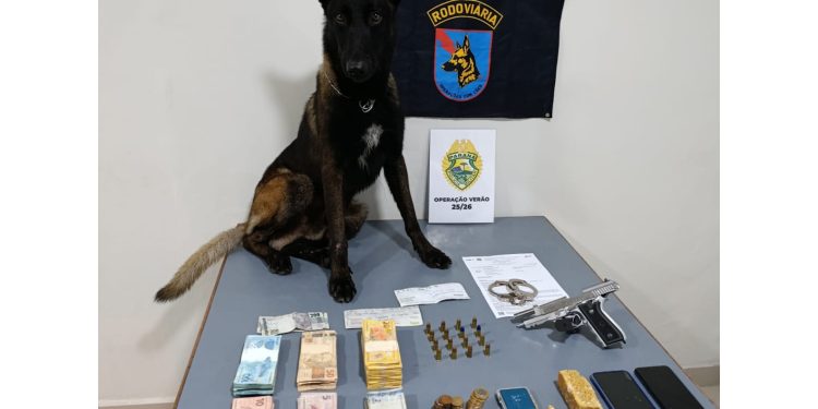 Olho Vivo auxilia PMPR na prisão de dois homens por tráfico de drogas em Guaratuba