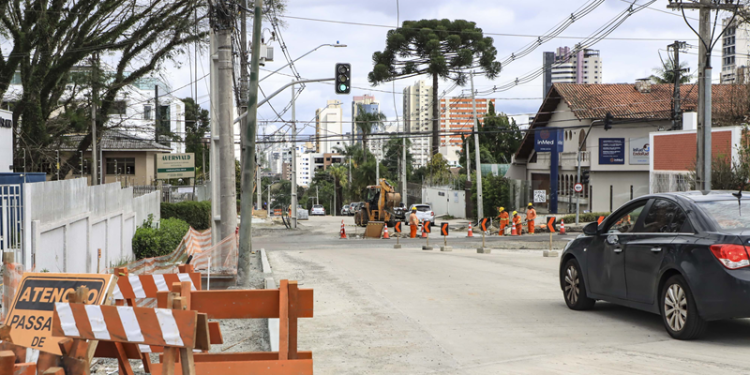 Avenida Manoel Ribas e ruas das Mercês terão mudanças de trânsito a partir desta terça