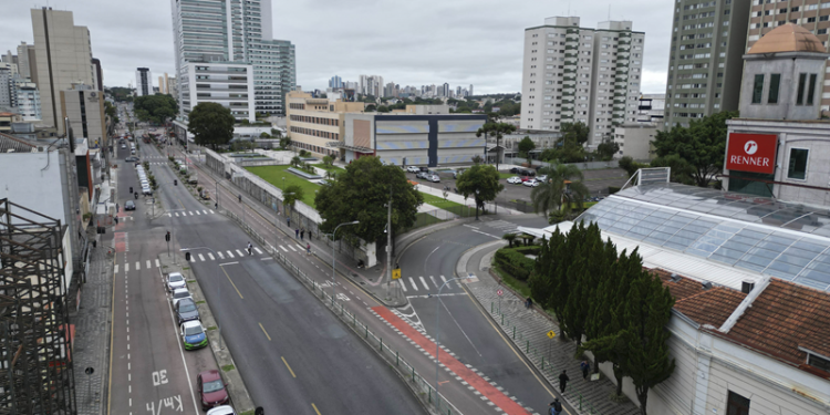 Rua Rockefeller recebe obras de correção geométrica para ter sentido duplo