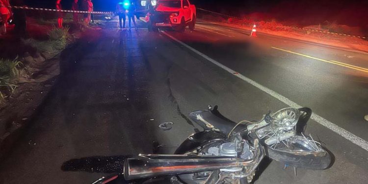 Jovem de 20 anos morre em colisão frontal na BR-376; motorista envolvido no acidente não foi localizado