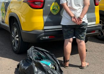 Com tornozeleira eletrônica, mulher é presa pela CORP por roubo a farmácia uma semana após deixar a prisão