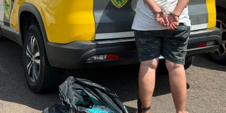 Com tornozeleira eletrônica, mulher é presa pela CORP por roubo a farmácia uma semana após deixar a prisão