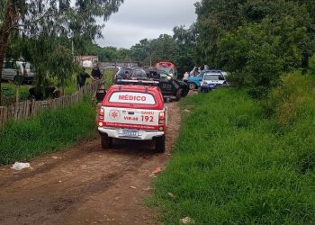 Homem tenta vender filha de 3 anos em biqueira, parte para cima da mãe da criança com faca e acaba baleado