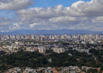 Semana típica de verão: tempo abafado e chuva de fim de tarde no Paraná
