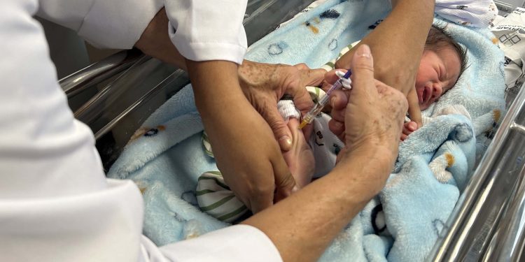 Maternidades do Paraná iniciam uso de novo medicamento para prevenir vírus sincicial em bebês