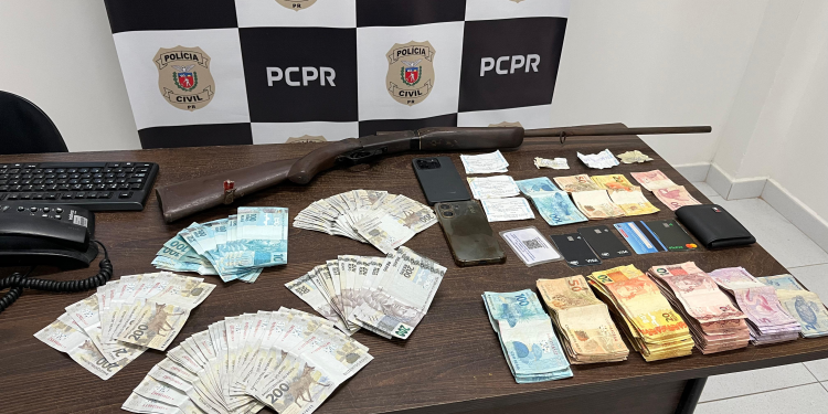 PCPR prende três pessoas durante cumprimento de mandados de busca e apreensão em Matinhos