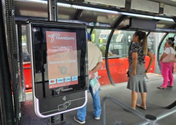 Ônibus metropolitanos passam a aceitar cartões de débito e crédito a partir de segunda