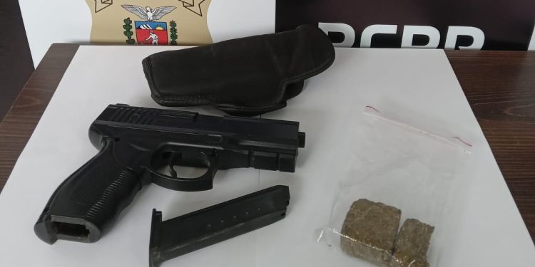 PCPR apreende simulacro de arma utilizado em crime de violência doméstica em Fazenda Rio Grande