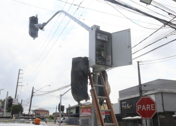Novos semáforos entram em operação em cruzamentos de Curitiba nesta semana
