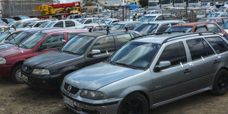 Leilão online oferta 102 veículos apreendidos em fiscalizações de trânsito