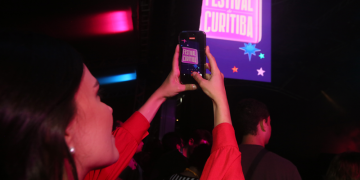 Pedreira Paulo Leminski vira sambódromo na abertura do Festival de Curitiba