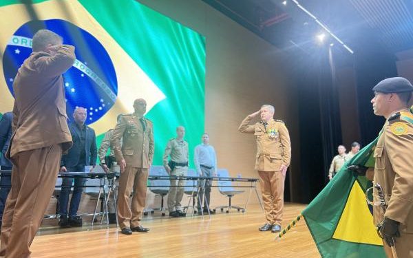Polícia Militar do Paraná realiza solenidade de entrega de comando do 3º CRPM em Maringá