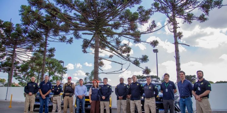 PRF recebe novas viaturas da concessionária Via Araucária para reforçar o policiamento nas rodovias do Paraná
