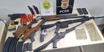 PMPR cumpre mandado de busca e apreensão e prende casal por posse ilegal de armas em São Mateus do Sul