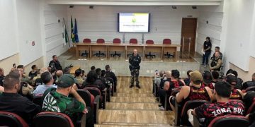 Polícia Militar reúne torcidas organizadas para alinhar esquema de segurança do Athletiba