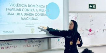 Polícia Civil promove ação educativa sobre enfrentamento à violência contra a mulher em escola de Foz do Iguaçu