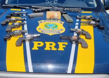 PRF apreende fuzil com mira holográfica e 9 revólveres em Londrina (PR)