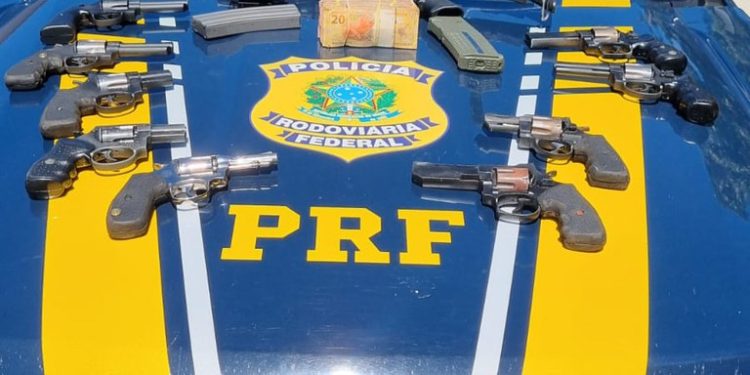 PRF apreende fuzil com mira holográfica e 9 revólveres em Londrina (PR)