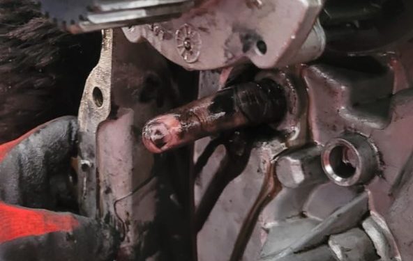 Bombeiros e SAMU realizam resgate de 3 horas após mecânico ficar com dedo preso na caixa de caminhonete