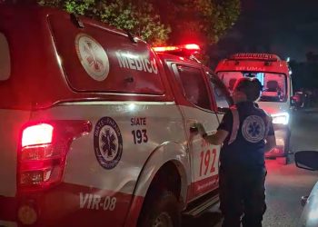 Indivíduo é socorrido em estado grave após sofrer descarga elétrica durante furto de fiação