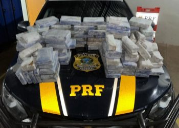 PRF apreende carregamento de 110 quilos de cocaína em caminhonete na BR-376