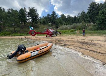 Jovem venezuelano é resgatado de helicóptero após se afogar na Represa do Passaúna
