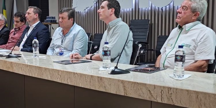 Prefeitos cobram melhorias da Copel após prejuízos causados por quedas de energia no campo