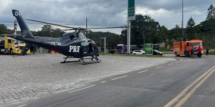 Gestante é socorrida por helicóptero da PRF após acidente na Rodovia dos Minérios
