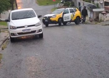 Jovem é executado com tiros de fuzil dentro de carro em Colombo