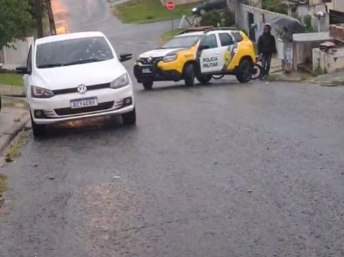 Jovem é executado com tiros de fuzil dentro de carro em Colombo