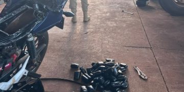 PRF prende mulher com mais de 7 kg de haxixe escondidos em moto adulterada
