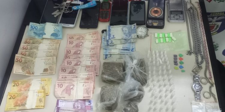 Guarda Municipal prende dois suspeitos por tráfico de drogas no Centro