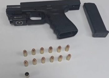 Mulher reage a agressão e atira no marido com arma do próprio companheiro em Curitiba