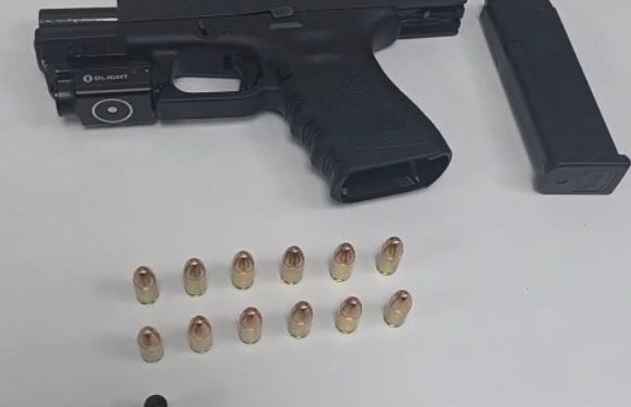 Mulher reage a agressão e atira no marido com arma do próprio companheiro em Curitiba