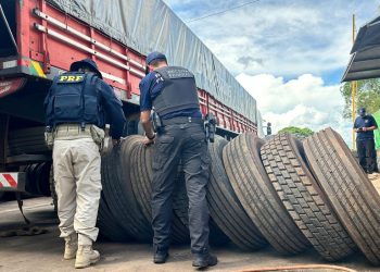 PRF flagra contrabando de pneus em borracharia de Cascavel