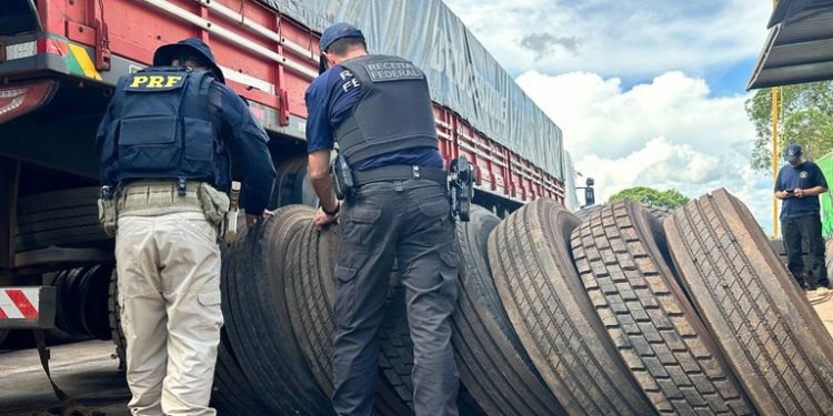 PRF flagra contrabando de pneus em borracharia de Cascavel