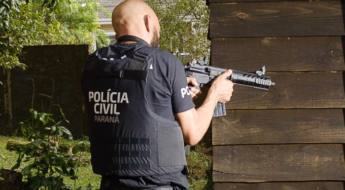 PCPR e PMPR prendem líder de grupo criminoso em Sengés