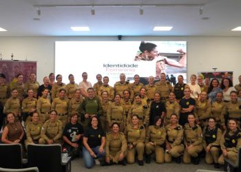 PMPR promove encontro “Chá de Rosas” e debate identidade feminina entre policiais militares