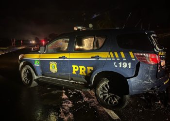 PRF prende motorista bêbado após colisão com viatura em Maringá (PR)