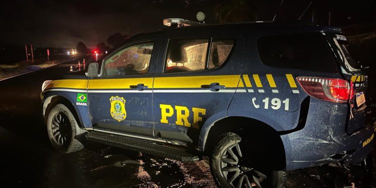 PRF prende motorista bêbado após colisão com viatura em Maringá (PR)