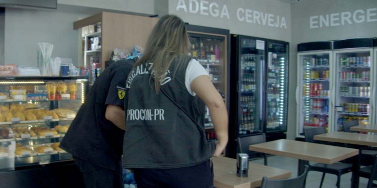 Procon notifica postos de combustíveis do Paraná por aumento nos preços