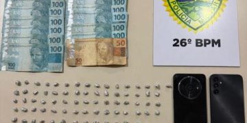 Homem com mandado em aberto é preso com 76 pedras de crack no município de Figueira