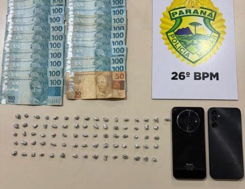 Homem com mandado em aberto é preso com 76 pedras de crack no município de Figueira