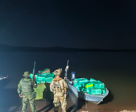 PMPR e PF apreendem 6 mil pacotes de cigarros em porto clandestino no Lago de Itaipu