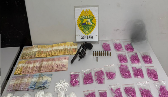 PMPR prende homem e apreende arma e quase 900 porções de cocaína na CIC, em Curitiba