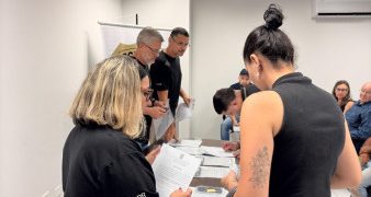 PCPR realiza entrega de aparelhos celulares recuperados em Maringá
