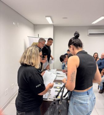PCPR realiza entrega de aparelhos celulares recuperados em Maringá