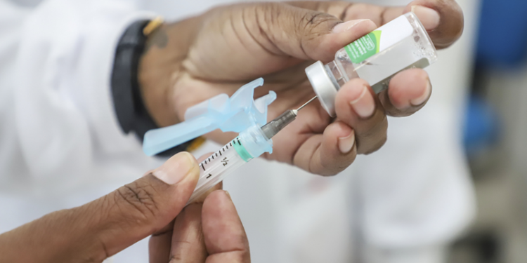 Saúde de Curiitba aplica 107 mil doses da vacina contra a gripe e reforça chamamento ao público prioritário