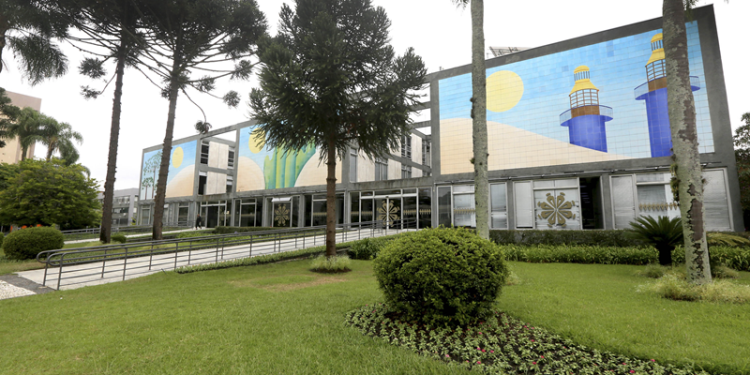 Órgãos municipais estarão fechados nos dias 20 e 21, mas serviços essenciais estão mantidos